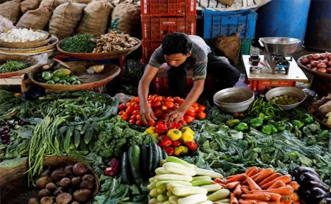 Vegitable Prices Rise In Telangana  - Sakshi