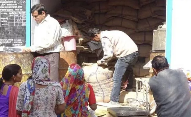 Telangana: Ration Card Holders Yet To Get Free 5kg Rice - Sakshi