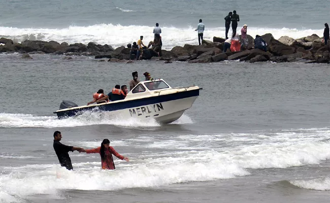 Photo Feature: Weekend Full Of Visitors At Rushikonda Beach - Sakshi