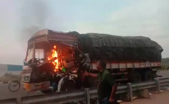 Fire truck accident at NH 16 Road Srikakulam In Andhra Pradesh - Sakshi