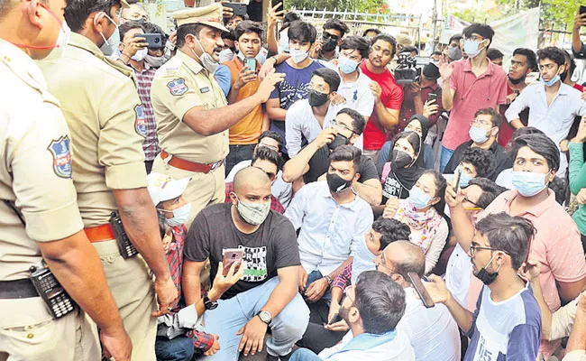 Telangana: Students Protest Over Engineering And Degree Exams - Sakshi