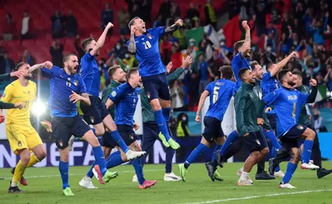 EURO 2020 : Italy Beat Spain In Penalty Shootout Enters Into Finals - Sakshi