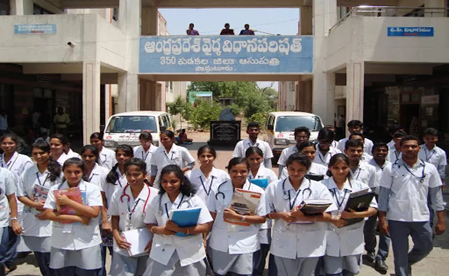 Central Govt has directed Pharma D candidates to recognize as Clinical Pharmacists - Sakshi