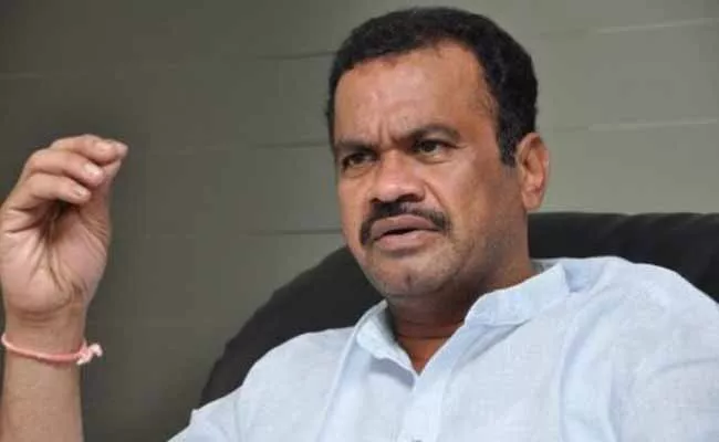 Congress Party Mp Komati Reddy Venkata Reddy Meets With Rajath Kumar For Pending Projects  - Sakshi