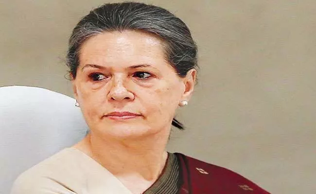 Dilip Kumar Sonia Gandhi writes to wife Saira Banu expressing condolences  - Sakshi