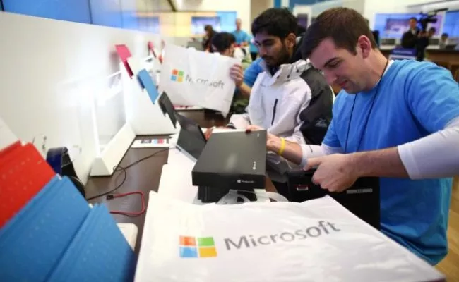 Microsoft is Giving Employees a 1500 Dollars Pandemic Bonus - Sakshi