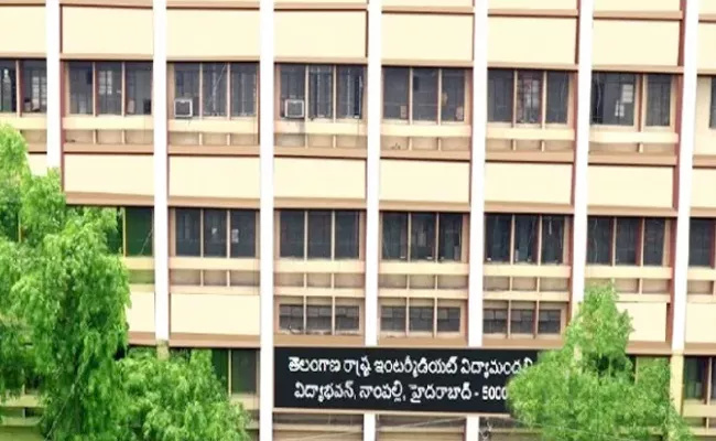 Telangana Intermediate Board Clarifies More Than 100 Colleges Will Be Closed - Sakshi