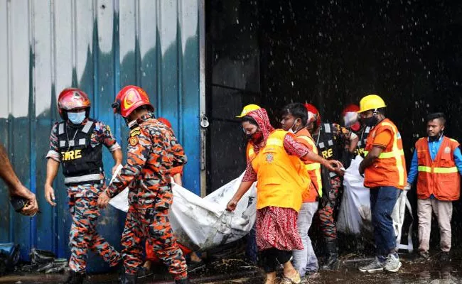 Dhaka: Fire At Bangladesh Juice Factory Deceased Workers Several Injured - Sakshi