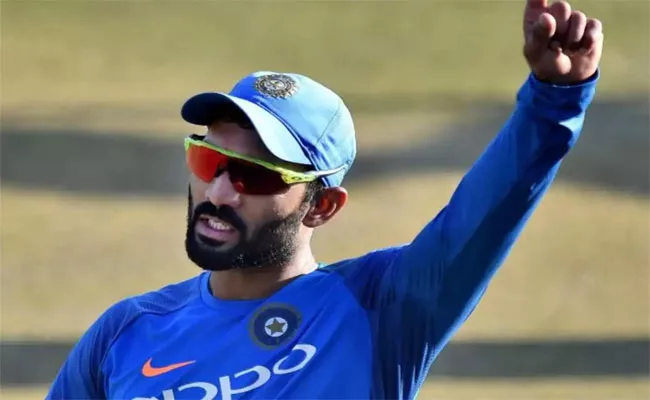 Teamindia Need A Pure Middle Order Batsman Says Dinesh Karthik - Sakshi