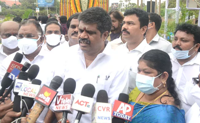 Ysr Jayanthi Celebrated in Visakhapatnam Ysrcp party office - Sakshi