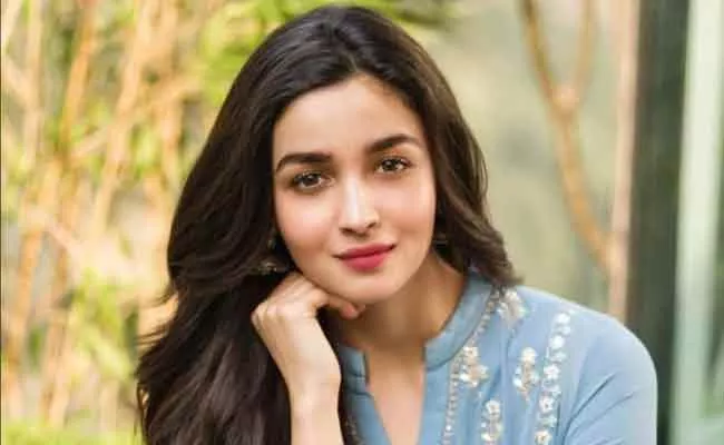 Alia Bhatt Signs Hollywood Talent Agency WME For A Movie - Sakshi