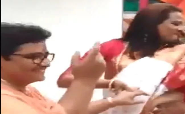 Pragya Thakur Bhopal MP Dancing Video Goes Viral Congress Satires - Sakshi