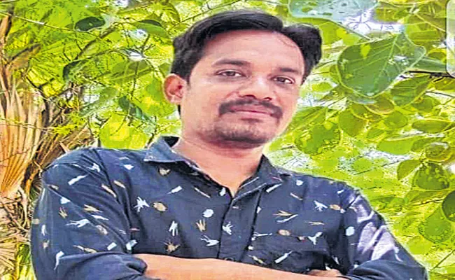 Youngman Commits Suicide For Not Getting Double Bedroom Houses - Sakshi