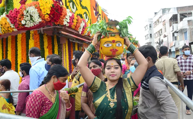 Bonalu 2021: Lal Darwaja Simhavahini Ammavaru Bonalu Celebration In Pathabasthi - Sakshi