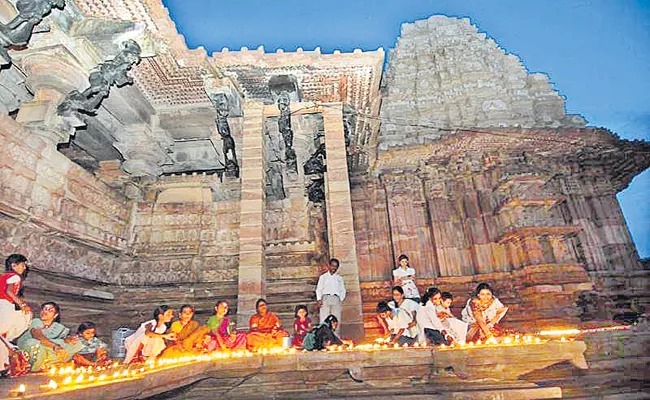 UNESCO Representatives Visit Anytime Ramappa Temple - Sakshi