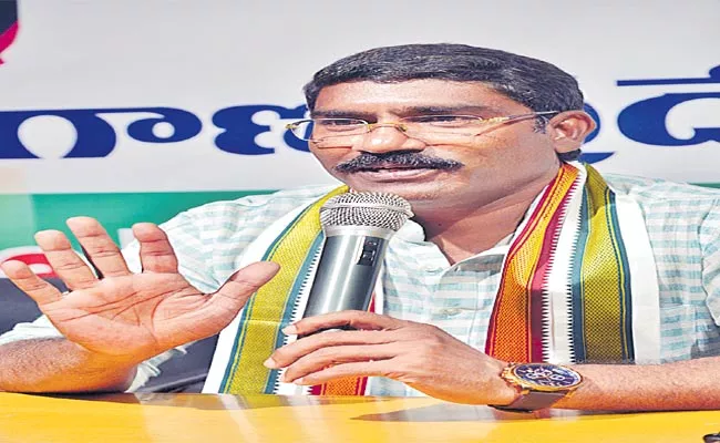 K Chandrashekar Rao Controversy About Former MLA Sampath Kumar - Sakshi