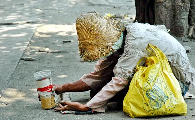 Viral News: Beggar Saved Four Children In Nandalur, Rajampet - Sakshi