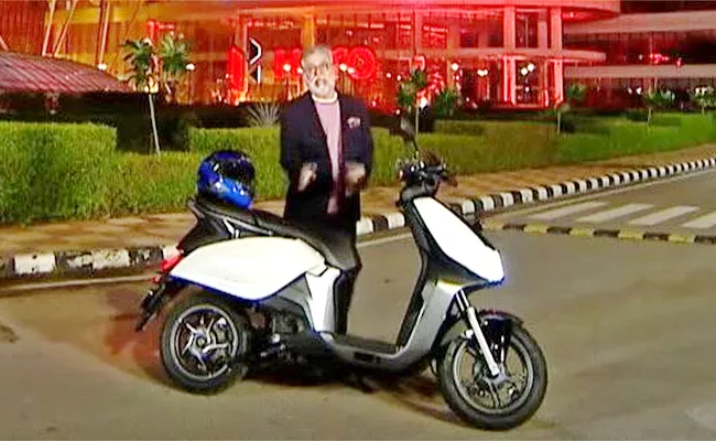 Hero Motor Corp CEO Pawan Mujal Revealed EV Scooter Photo - Sakshi