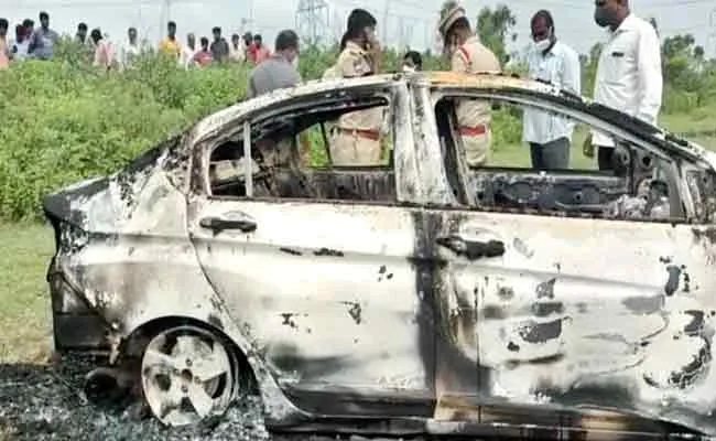 Strangers Set Car On Fire In Veldurthi Mandal, Dead Body Found In Trunk - Sakshi