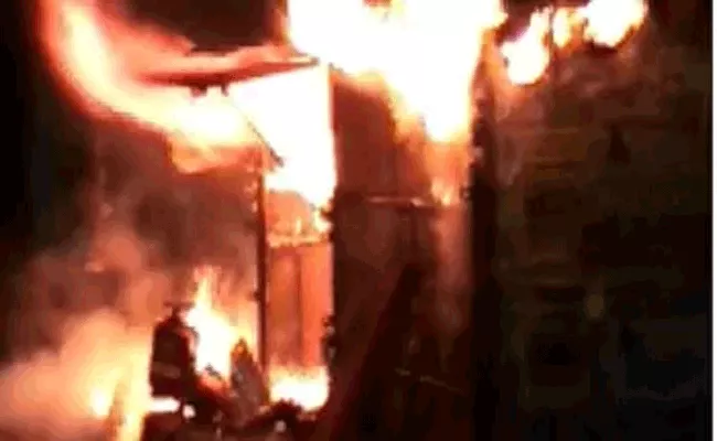 Fire Accident Took Place In Gas Refilling Center In Hyderabad - Sakshi