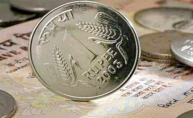 Rupee Rises 17 Paise Against US Dollar - Sakshi