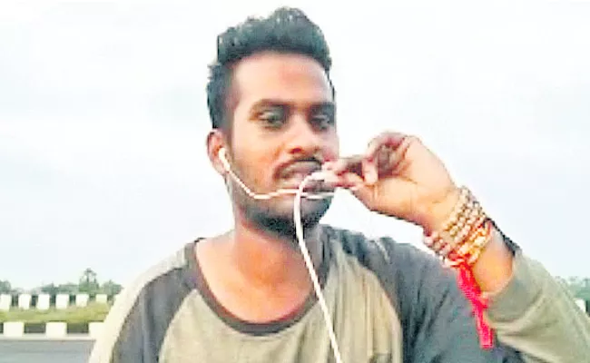 Young Man Selfie Suicide Alleges Police Constable Torture At East Godavari - Sakshi