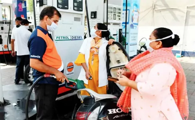 Tamil Nadu Government Reduce Petrol Price - Sakshi