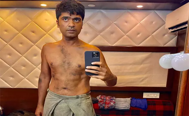 Simbu Shares A Pic Of His Slimmed Down Body For His Upcoming Movie - Sakshi