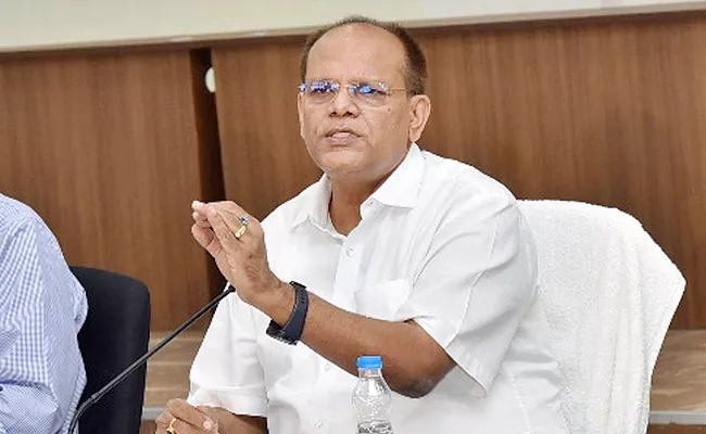 Karimnagar: CS Somesh Kumar Meeting With Rahul Bojja On dalit bandu - Sakshi