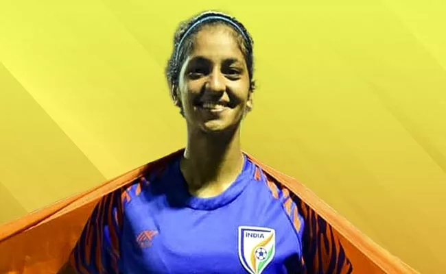 Soumya Gugulothfor Indian womens football camp - Sakshi