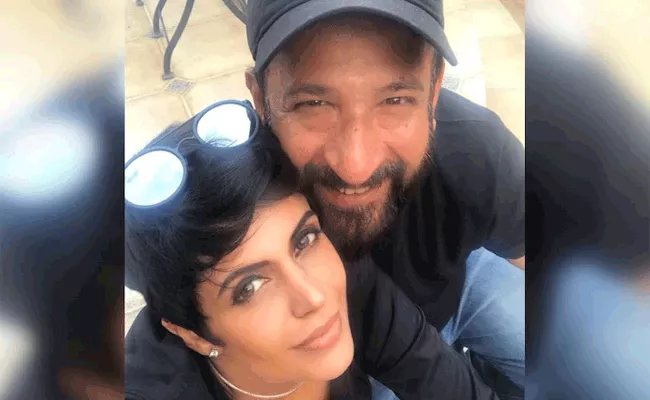 Mandira Bedi Remembers Late Husband Raj Kaushal On His Birth Anniversary - Sakshi