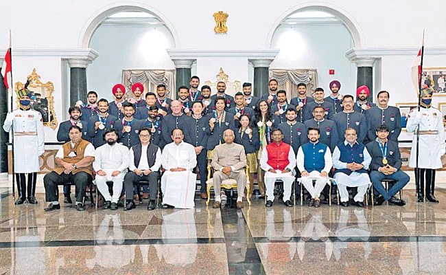 Olympic medallists hosted by President Ram Nath Kovind - Sakshi