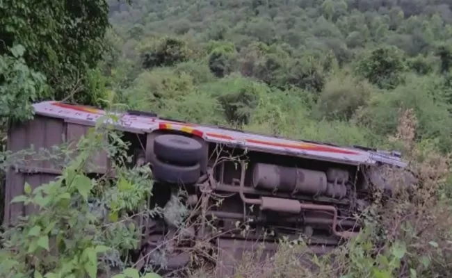 RTC Bus Fell In The Valley At Bhakarapeta Ghat Road - Sakshi