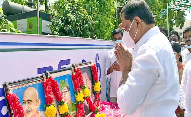 75th Independence Day Celebrations At YSRCP Central Office - Sakshi