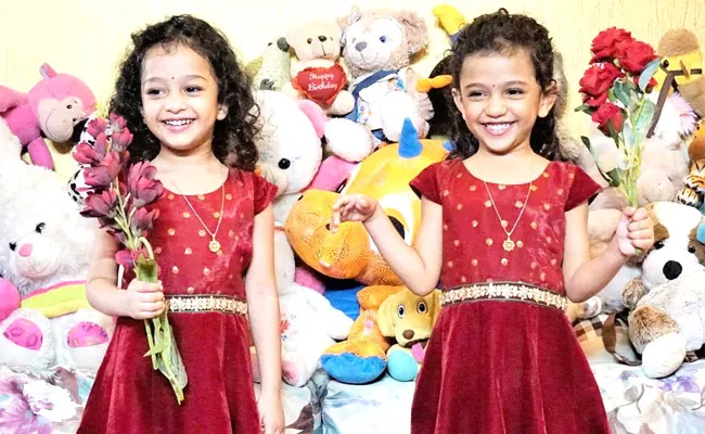 Anchor Udaya Bhanu Twin Daughters Images Goes Viral - Sakshi