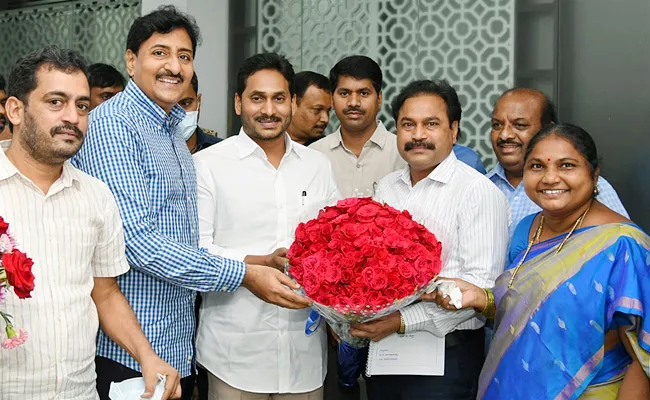 MPDO Thanks CM YS Jagan Over Promotion - Sakshi