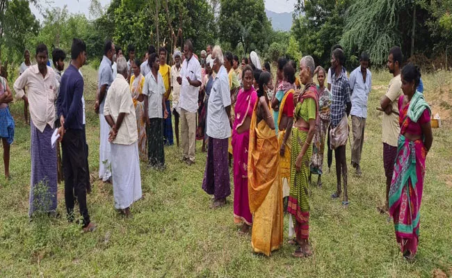 Attempt To Occupy Cemetery Led To Tension Between Two Villages In AP - Sakshi