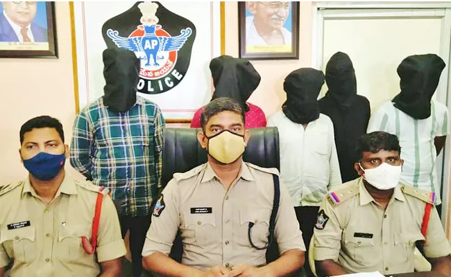 Ap: Five Persons Arrested For Kidnap Case Vizianagaram - Sakshi