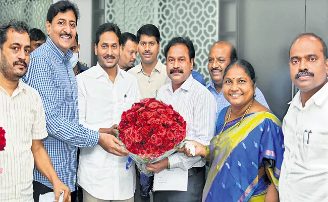 Representatives of APMPDO Association expressed gratitude Towards CM Jagan - Sakshi