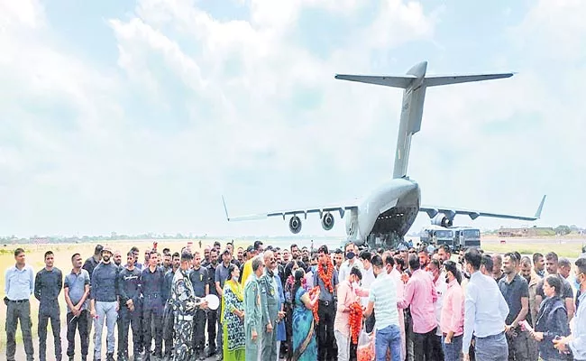 Aircraft C-17 Carrying Indian Diplomats Officials From Kabul Lands - Sakshi