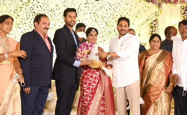 Cm Jagan Attends Avanigadda MLA Simhadri Ramesh Son Wedding REception - Sakshi