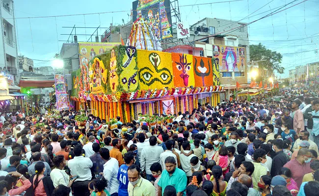 Hyderabad: Bonalu Celebrations With Traditional fervour In Old City - Sakshi