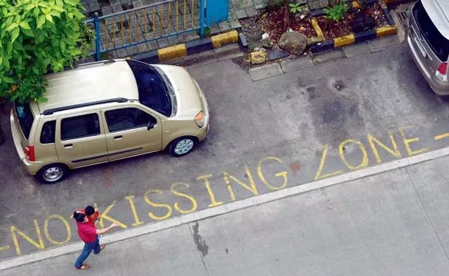 No Kissing Zone In Satyam Sivam Sundaram Signs On Roads - Sakshi