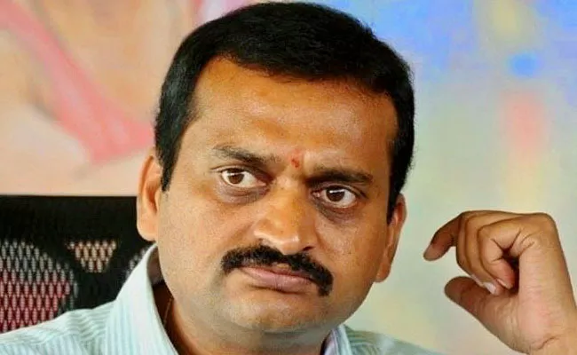 Bandla Ganesh Helps Netizen Finacially To Treat Ill Mother - Sakshi