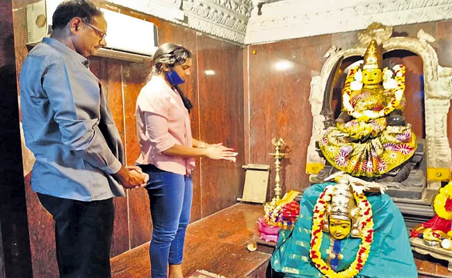 PV Sindhu Ratnalakunta Lord Ratnalamma Andhra Pradesh - Sakshi