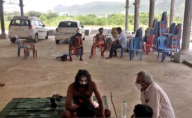 Aghori People Visit And Darshan Of Athma Lingeshwara Temple At Palwancha - Sakshi