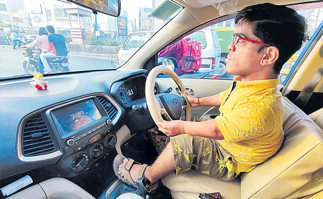 Shivlal From Hyderabad First Dwarf Get Permanent Driving Licence Telangana - Sakshi