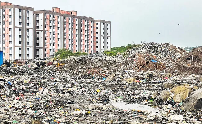 Hyderabad:Local Requesting Ghmc Officers To Shift Dumping Yard Nizampet - Sakshi