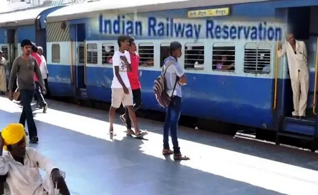 Railway Ticket Reservation Service Temporarily Stopped - Sakshi