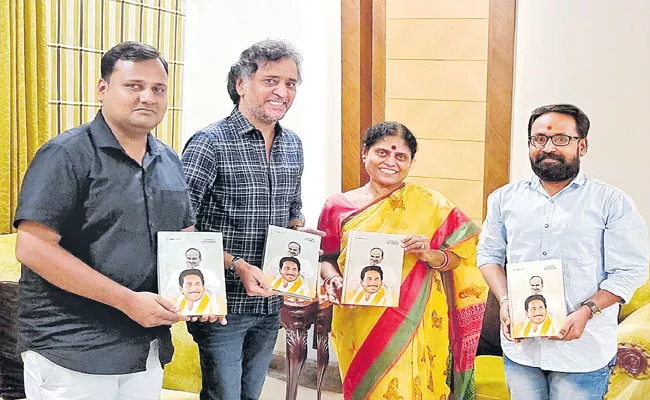 YS Vijayamma Launches Leader To Leader Diary At Hyderabad - Sakshi